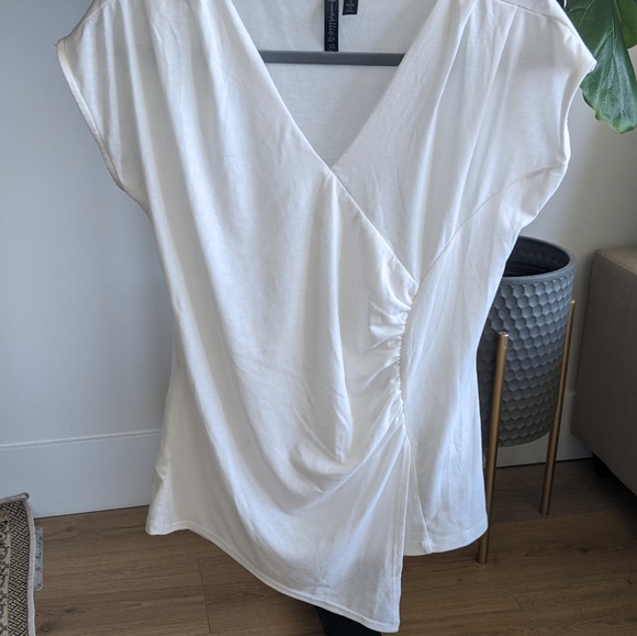 White blouse - Picture 3 of 3